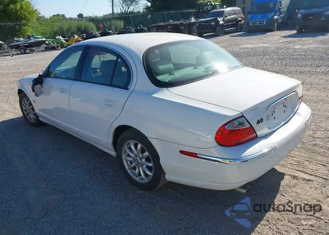 2002 Jaguar S-Type 4.0L V8 из США, поврежденный, VIN SAJDA01P52GM24621